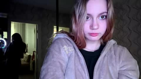 Snapshot of winifredfeuerstein chatting on 05/16/26, 05:26 Alya online show from 05/16/26, 05:26