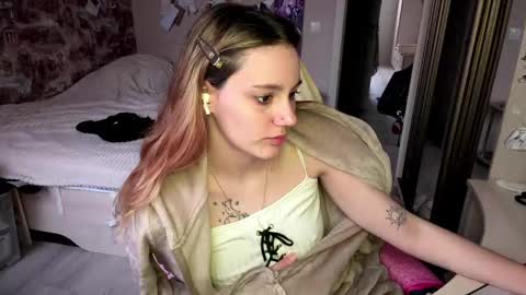 Snapshot of winifredfeuerstein chatting on 05/16/26, 10:36 Alya online show from 05/16/26, 10:36