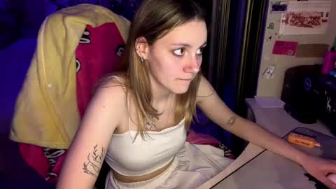 Snapshot of winifredfeuerstein chatting on 05/18/26, 08:36 Alya online show from 05/18/26, 08:36