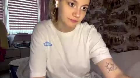 Snapshot of winifredfeuerstein chatting on 06/09/26, 03:23 Alya online show from 06/09/26, 03:23