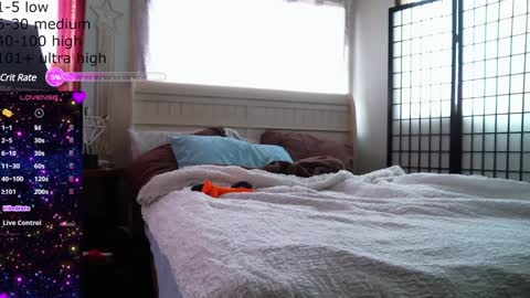 Snapshot of winnieatplay chatting on 01/05/25, 08:10 Winnie online show from 01/05/25, 08:10