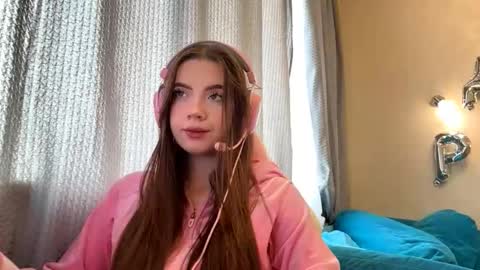 Ava online show from 09/17/25, 02:57