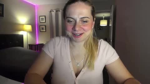 Snapshot of winter_miracle chatting on 09/20/25, 06:47 Winter Miracle online show from 09/20/25, 06:47