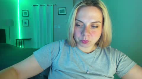 Snapshot of winter_miracle chatting on 09/20/25, 09:05 Winter Miracle online show from 09/20/25, 09:05