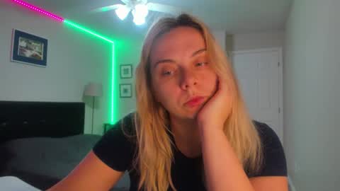 Snapshot of winter_miracle chatting on 09/22/25, 06:26 Winter Miracle online show from 09/22/25, 06:26