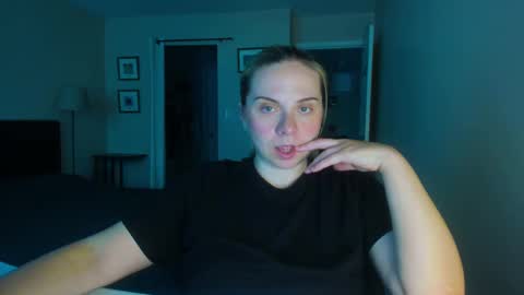 Snapshot of winter_miracle chatting on 09/24/25, 04:10 Winter Miracle online show from 09/24/25, 04:10