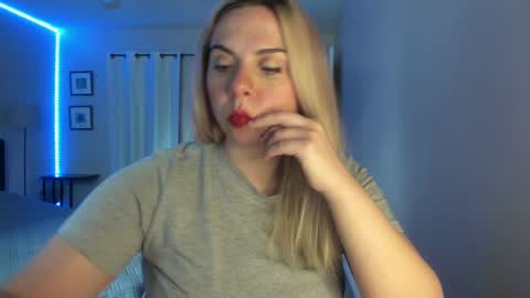 Snapshot of winter_miracle chatting on 09/28/25, 10:48 Winter Miracle online show from 09/28/25, 10:48