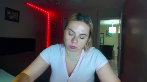 Snapshot of winter_miracle chatting on 09/30/25, 06:29 Winter Miracle online show from 09/30/25, 06:29