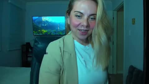 Snapshot of winter_miracle chatting on 10/05/25, 05:50 Winter Miracle online show from 10/05/25, 05:50