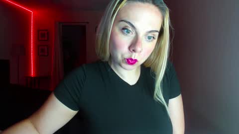 Snapshot of winter_miracle chatting on 10/07/25, 10:56 Winter Miracle online show from 10/07/25, 10:56