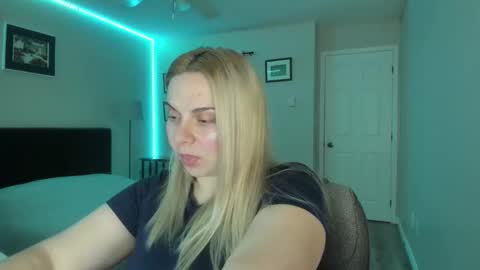 Snapshot of winter_miracle chatting on 11/10/25, 05:12 Winter Miracle online show from 11/10/25, 05:12