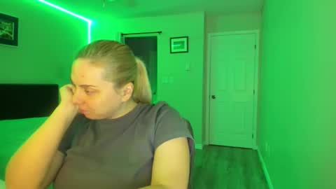 Snapshot of winter_miracle chatting on 11/12/25, 01:17 Winter Miracle online show from 11/12/25, 01:17