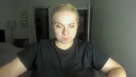 Snapshot of winter_miracle chatting on 11/17/25, 07:47 Winter Miracle online show from 11/17/25, 07:47