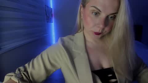 Snapshot of winter_miracle chatting on 11/20/25, 05:18 Winter Miracle online show from 11/20/25, 05:18