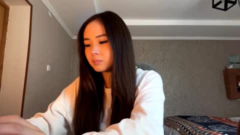 Snapshot of winterluchini chatting on 10/26/25, 04:40 Amina online show from 10/26/25, 04:40
