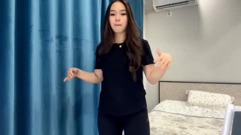 Amina online show from 11/12/25, 02:39