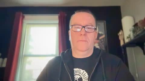 Snapshot of wintyr chatting on 10/25/25, 04:24 wintyr online show from 10/25/25, 04:24