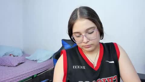 Snapshot of wish_coup_18151170 chatting on 09/30/25, 11:32 Alice and Mike online show from 09/30/25, 11:32