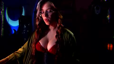 Snapshot of witch_fiona chatting on 09/14/25, 07:46 Goddess of two strapons - Mr. long Don Mr. Pinky online show from 09/14/25, 07:46