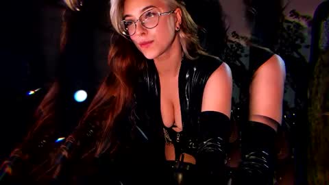 Snapshot of witch_fiona chatting on 10/21/25, 07:58 Goddess of two strapons - Mr. long Don Mr. Pinky online show from 10/21/25, 07:58