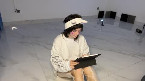 Snapshot of witches_curves chatting on 03/06/25, 01:57 Nemo online show from 03/06/25, 01:57