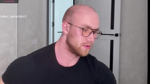 Snapshot of wlademarbergs chatting on 10/27/25, 06:06 Wlademar online show from 10/27/25, 06:06