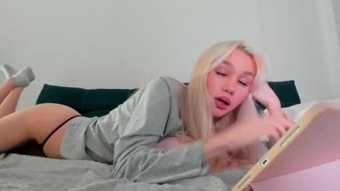 Snapshot of wladilia chatting on 09/16/25, 09:38 wladilia online show from 09/16/25, 09:38