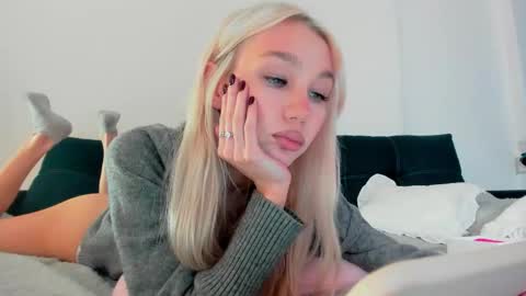 Snapshot of wladilia chatting on 09/20/25, 08:32 wladilia online show from 09/20/25, 08:32