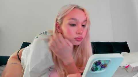 Snapshot of wladilia chatting on 09/22/25, 08:33 wladilia online show from 09/22/25, 08:33