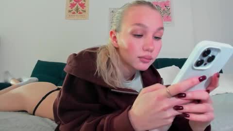 Snapshot of wladilia chatting on 10/09/25, 08:40 wladilia online show from 10/09/25, 08:40