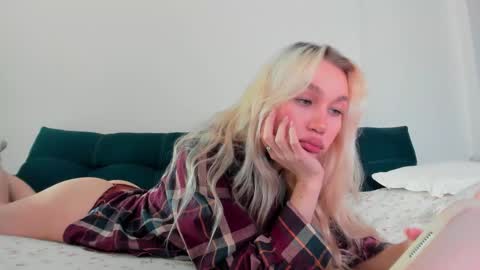 Snapshot of wladilia chatting on 11/14/25, 08:07 wladilia online show from 11/14/25, 08:07