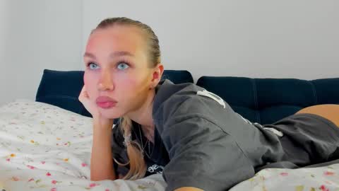 Snapshot of wladilia chatting on 11/25/25, 09:26 wladilia online show from 11/25/25, 09:26