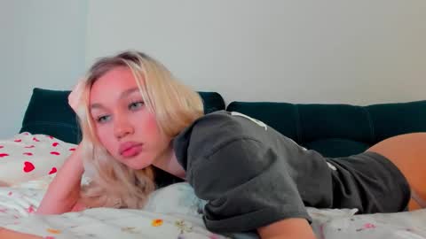 Snapshot of wladilia chatting on 11/26/25, 08:21 wladilia online show from 11/26/25, 08:21