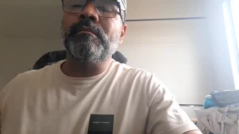 Snapshot of wma33 chatting on 10/24/25, 05:31 wma33 online show from 10/24/25, 05:31