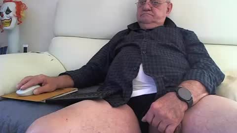 Snapshot of wobbel chatting on 12/23/24, 11:25 wobbel online show from 12/23/24, 11:25