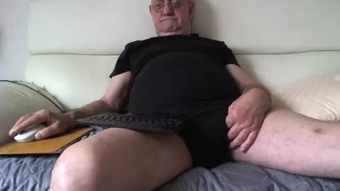 Snapshot of wobbel chatting on 01/30/25, 11:22 wobbel online show from 01/30/25, 11:22