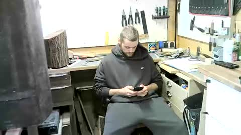 wolf021221 online show from 11/02/25, 02:41