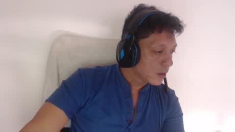 Snapshot of wolf_2765 chatting on 10/13/25, 08:53 Wolf online show from 10/13/25, 08:53