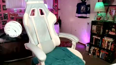 Wolfie online show from 06/12/26, 10:08