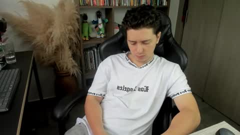 Snapshot of wolker_allan chatting on 10/31/25, 01:45 wolker_allan online show from 10/31/25, 01:45