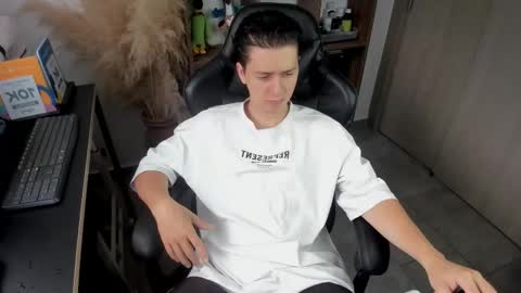 Snapshot of wolker_allan chatting on 11/03/25, 02:40 wolker_allan online show from 11/03/25, 02:40