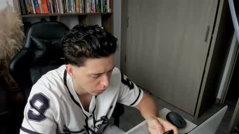 Snapshot of wolker_allan chatting on 11/16/25, 01:06 wolker_allan online show from 11/16/25, 01:06