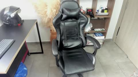 Snapshot of wolker_allan chatting on 11/21/25, 06:17 wolker_allan online show from 11/21/25, 06:17