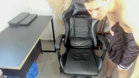 Snapshot of wolker_allan chatting on 11/25/25, 05:57 wolker_allan online show from 11/25/25, 05:57