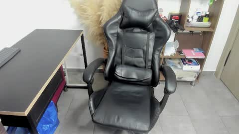 Snapshot of wolker_allan chatting on 12/01/25, 10:48 wolker_allan online show from 12/01/25, 10:48