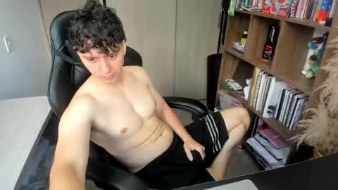 Snapshot of wolker_allan chatting on 12/15/25, 05:39 wolker_allan online show from 12/15/25, 05:39