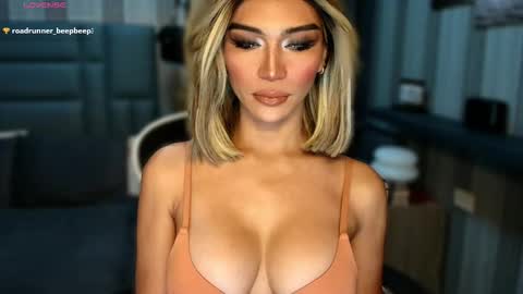 Snapshot of womanofyourdesire_ts chatting on 02/04/26, 02:17 Julia online show from 02/04/26, 02:17