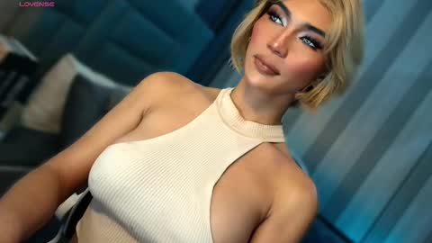 Snapshot of womanofyourdesire_ts chatting on 02/08/26, 02:48 Julia online show from 02/08/26, 02:48