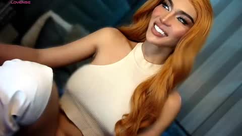 Snapshot of womanofyourdesire_ts chatting on 02/16/26, 05:36 Julia online show from 02/16/26, 05:36