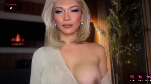 Snapshot of womanofyourdesire_ts chatting on 07/18/26, 05:22 Julia online show from 07/18/26, 05:22
